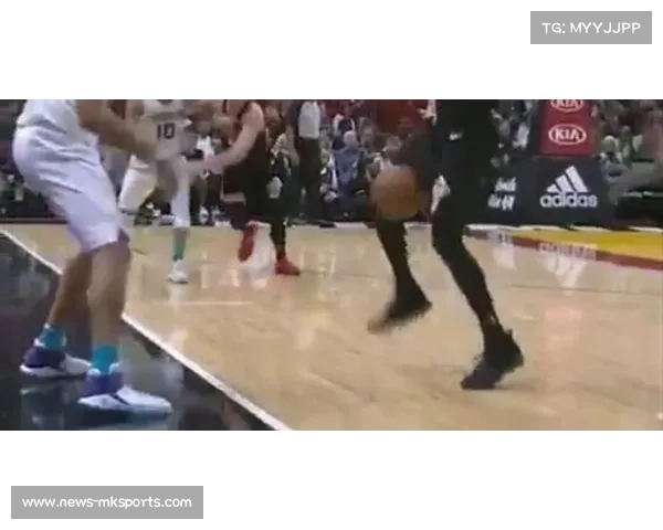 德约科维奇带伤苦战止疼药难掩坚毅意志上海大师赛鏖战艰险终获惨胜