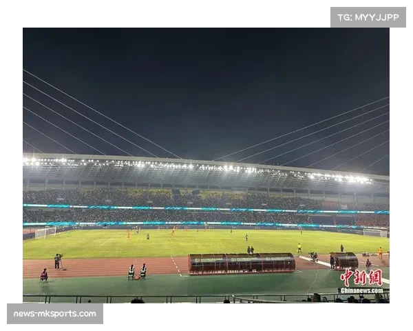 武汉沸腾足球之城灯光秀点亮江城夜空见证冠军荣耀时刻 武汉沸腾足球之城灯光秀点亮江城夜空见证冠军荣耀时刻